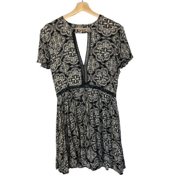Volcom Black & White Floral Printed Short Sleeve Mini Dress M - Picture 2 of 4